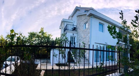 Patrick House House in Kotor Municipality