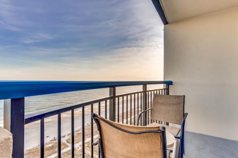 Boardwalk Beach Resort Condo w Oceanfront Balcony Apartment hotel in Myrtle Beach