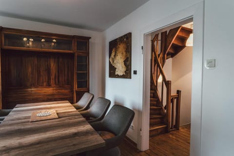 Kitchen or kitchenette, Photo of the whole room, Dining area