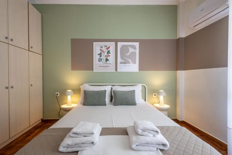 Bed, Photo of the whole room, Bedroom, towels, wardrobe