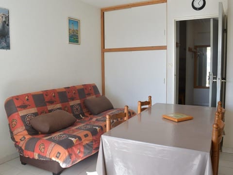 Appartement cosy 6 pers avec parking, proche plage et commerces - Le Grau du Roi - FR-1-250-105 Apartment in Le Grau-du-Roi