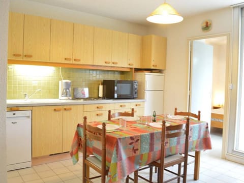 Appartement cosy 6 pers avec parking, proche plage et commerces - Le Grau du Roi - FR-1-250-105 Apartment in Le Grau-du-Roi