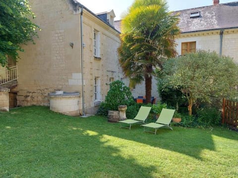 Charmante maison avec jardin privé, cheminée et WIFI - FR-1-381-67 House in Centre-Val de Loire