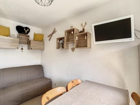 Studio lumineux avec balcon, en plein cœur de la station, à 100m des pistes, 4 pers., 23m² - FR-1-416-62 Appartement in Villarembert