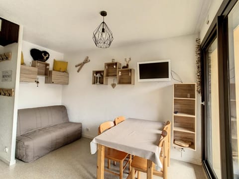 Studio lumineux avec balcon, en plein cœur de la station, à 100m des pistes, 4 pers., 23m² - FR-1-416-62 Appartement in Villarembert