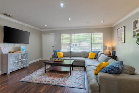 Game Room, Pool & Fire Pit At The Medical Center House in San Antonio