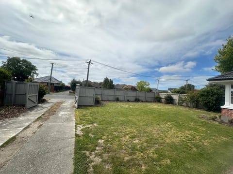 Sunny House with 5 Bedrooms(near airport) House in Christchurch