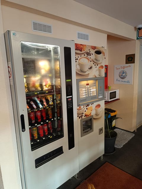 Food and drinks, vending machine