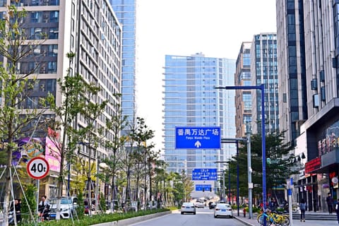 City view, Street view, Location