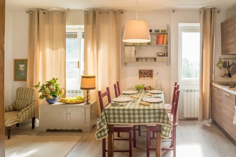 Kitchen or kitchenette, Decorative detail, Dining area, Mountain view