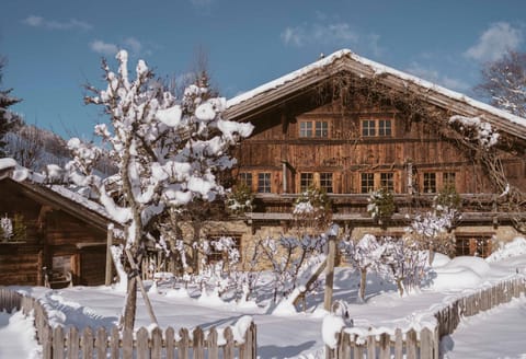 Property building, Facade/entrance, Winter