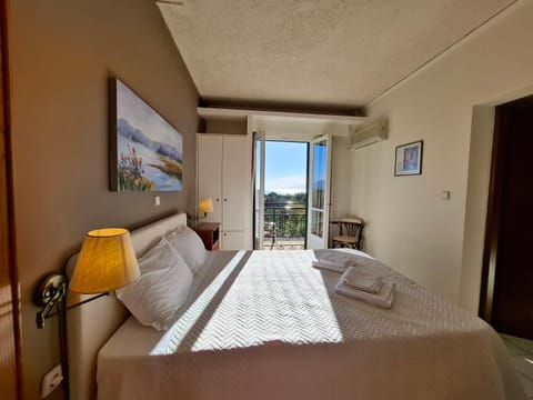 Bed, Bedroom, Sea view