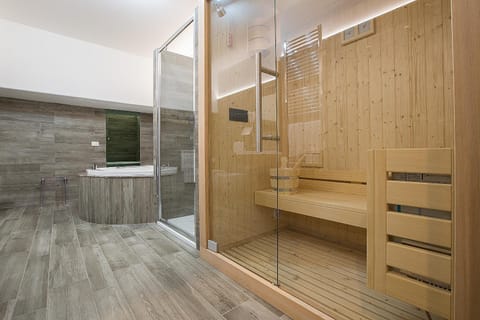 Hot Tub, Sauna, Bathroom