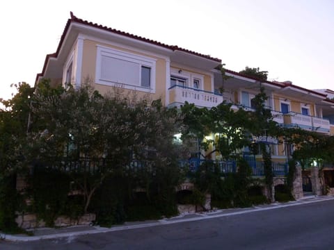 Paris Beach Hotel Hôtel in Samos Prefecture