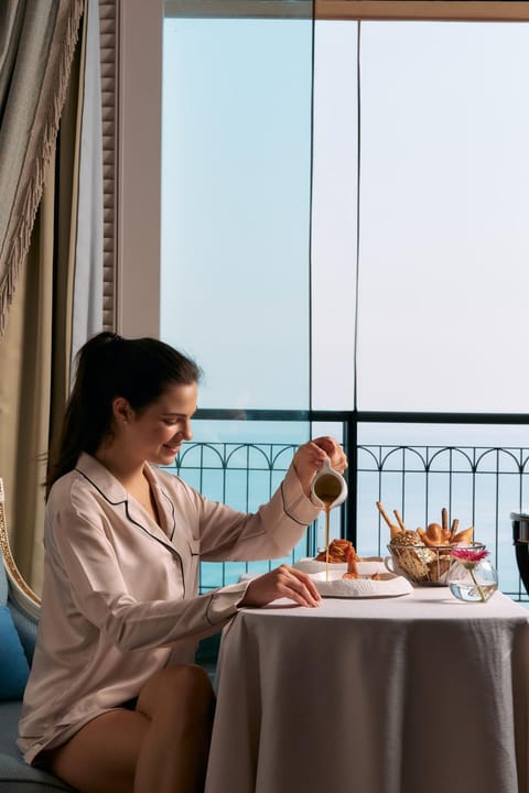 Sea view, room service