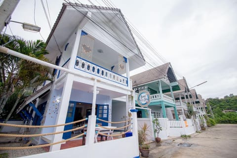 เลทซี&กรีนเวฟ หัวหิน พูลวิลล่า เดินลงทะเล100เมตร Let's Sea & Greenwave Hua-Hin Pool Villa walk to beach 100M Villa in Nong Kae