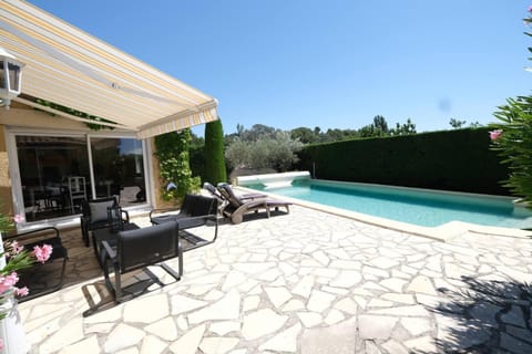 Very pleasant vacation rental with heated pool in the Luberon House in Apt