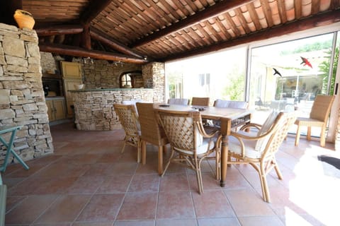 Very pleasant vacation rental with heated pool in the Luberon House in Apt