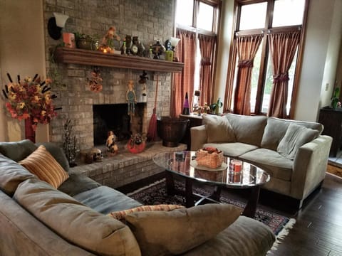 Communal lounge/ TV room