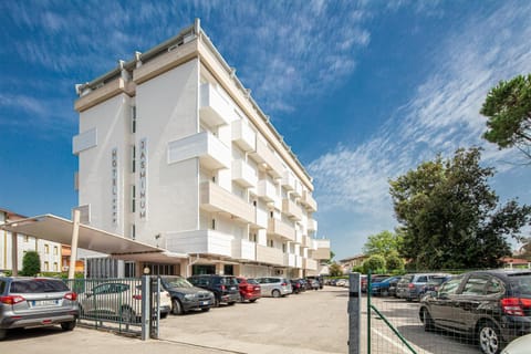 Property building, Restaurant/places to eat, Swimming pool, Breakfast