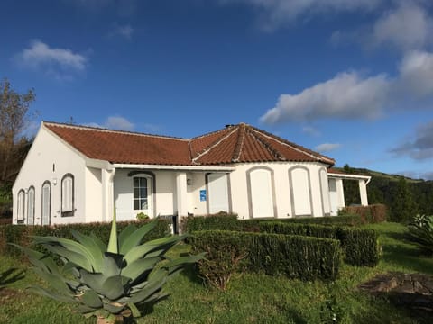 Property building, Garden, Parking