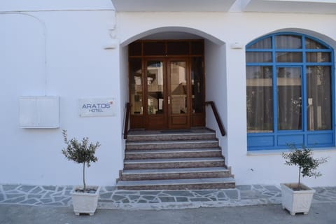 Facade/entrance
