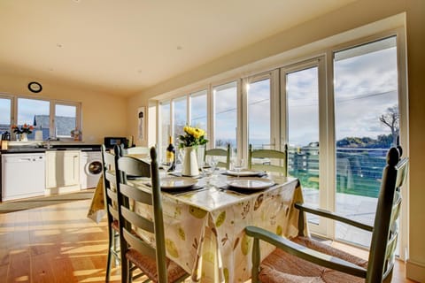 Kitchen or kitchenette, Dining area, Garden view, Sea view