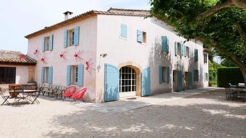 typical provençal farm house close to l'isle sur la sorgue - 12 persons House in Cavaillon