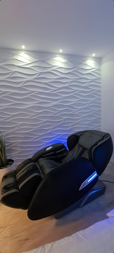 Apartment Wave -Luxury massage chair-Infrared Sauna, Parking with video surveillance, Entry with PIN 0 - 24h, FREE CANCELLATION UNTIL 2 PM ON THE LAST DAY OF CHECK IN Apartamento in Slavonski Brod