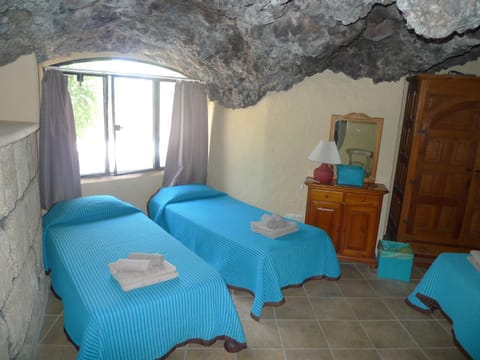 Finca Toredo Large Heated Pool,Hot Tub,Bar/Games Room,Gym,Cave, Free WiFi Chalet in Abona