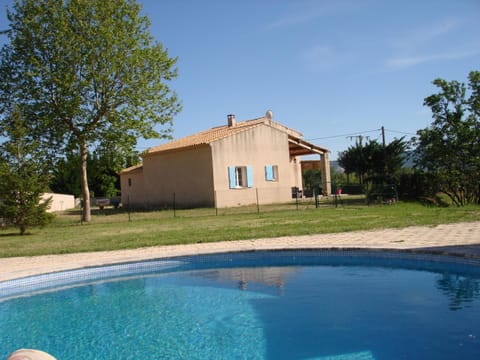 house in the countryside in the luberon with beautiful view and private swimming-pool close to bonnieux in Provence - 8 personnes House in Apt
