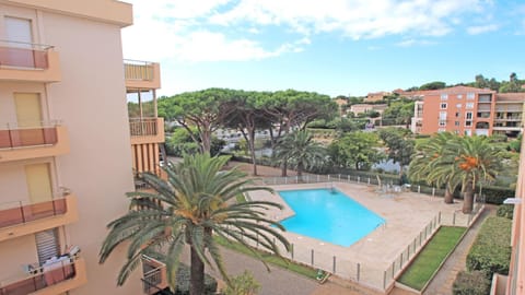 Pool view, River view