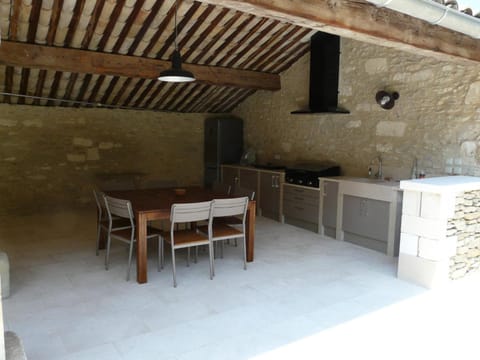 19th century Provencal Mas with pool in Provence in the Luberon, sleeps 6 Casa in Lacoste