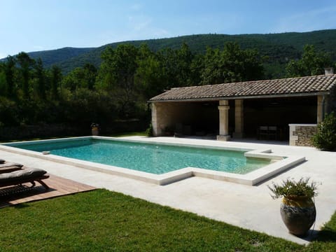 19th century Provencal Mas with pool in Provence in the Luberon, sleeps 6 Casa in Lacoste