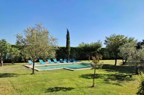 very beautiful provencal mas with pool, in the country, between cavaillon and l'isle sur la sorgue - sleeps 10 House in Cavaillon