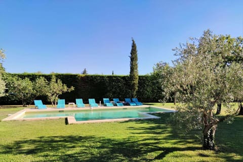 very beautiful provencal mas with pool, in the country, between cavaillon and l'isle sur la sorgue - sleeps 10 House in Cavaillon