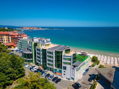 Property building, Nearby landmark, Day, Neighbourhood, Bird's eye view, Beach, Sea view, Street view, Location, Parking