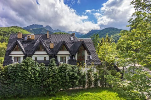 Property building, Day, Bird's eye view