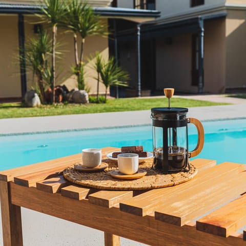 Coffee/tea facilities, Swimming pool