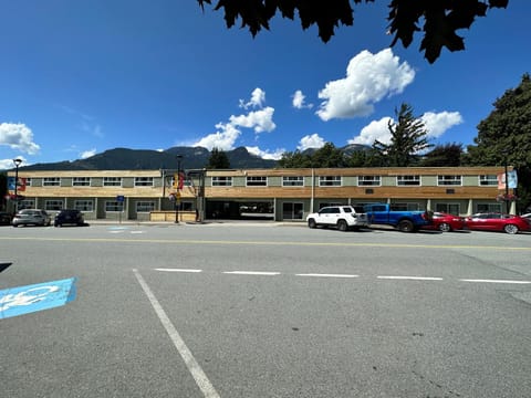 August Jack Motor Inn Motel in Squamish
