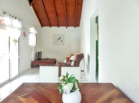Maison de 2 chambres avec piscine partagee jardin clos et wifi a Petit Canal House in Guadeloupe