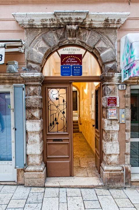 Property building, Facade/entrance