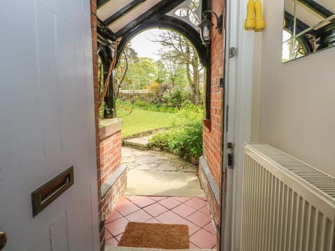 Gun End Cottage House in Staffordshire Moorlands District