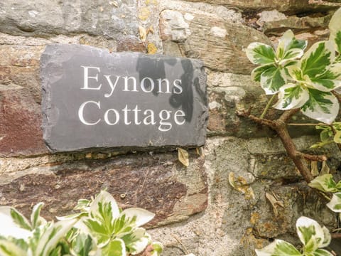 Eynons Cottage House in Nolton and Roch