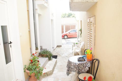 Facade/entrance, Decorative detail