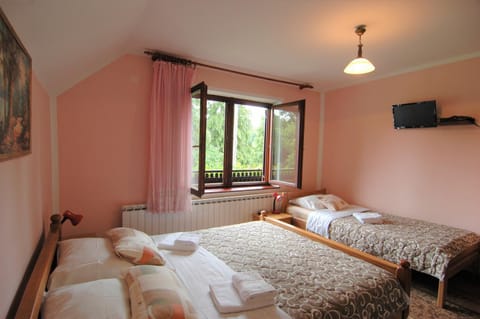 Bed, Photo of the whole room, Garden view