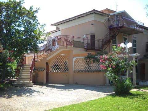 Villa Giove Condo in Terracina