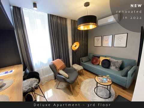 View (from property/room), Living room, Seating area, Dining area, City view