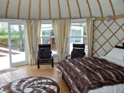 Lakeview Yurt House in Wychavon District