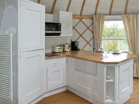 Lakeview Yurt House in Wychavon District